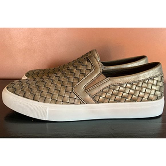 Corky's "Powder" Sneakers - Picture 2 of 5